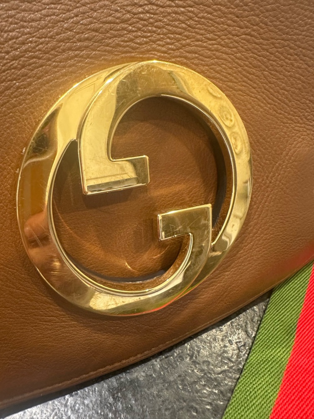Gucci Tan Leather Shoulder Bag with Gold Logo - Picture 7 of 10